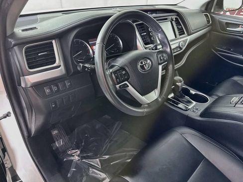 Certified 2019 Toyota Highlander XLE AWD/4WD image 20