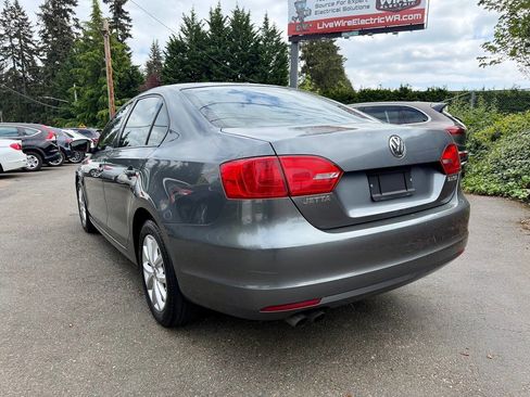 Used 2012 Volkswagen Jetta SE FWD image 4