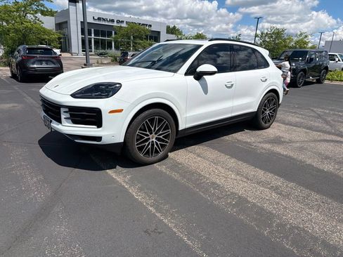 Used 2024 Porsche Cayenne AWD/4WD image 4