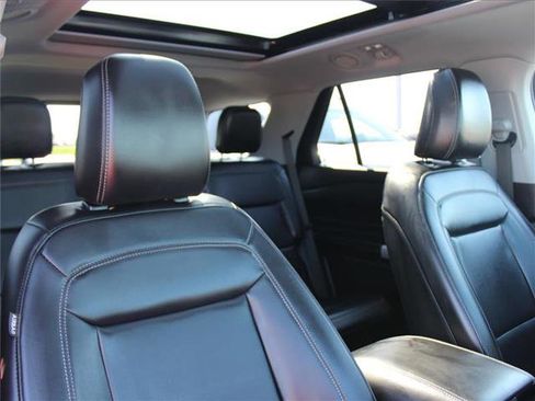Used 2021 Ford Explorer XLT image 24