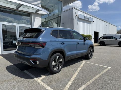 New 2026 Volkswagen Taos SE AWD/4WD image 3