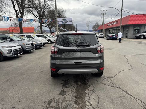 Used 2017 Ford Escape SE image 6