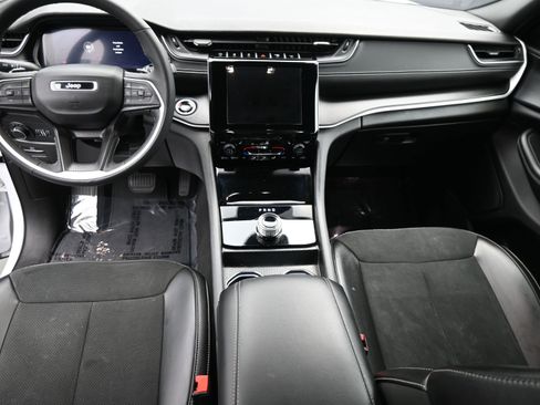 Used 2024 Jeep Grand Cherokee L Laredo image 14