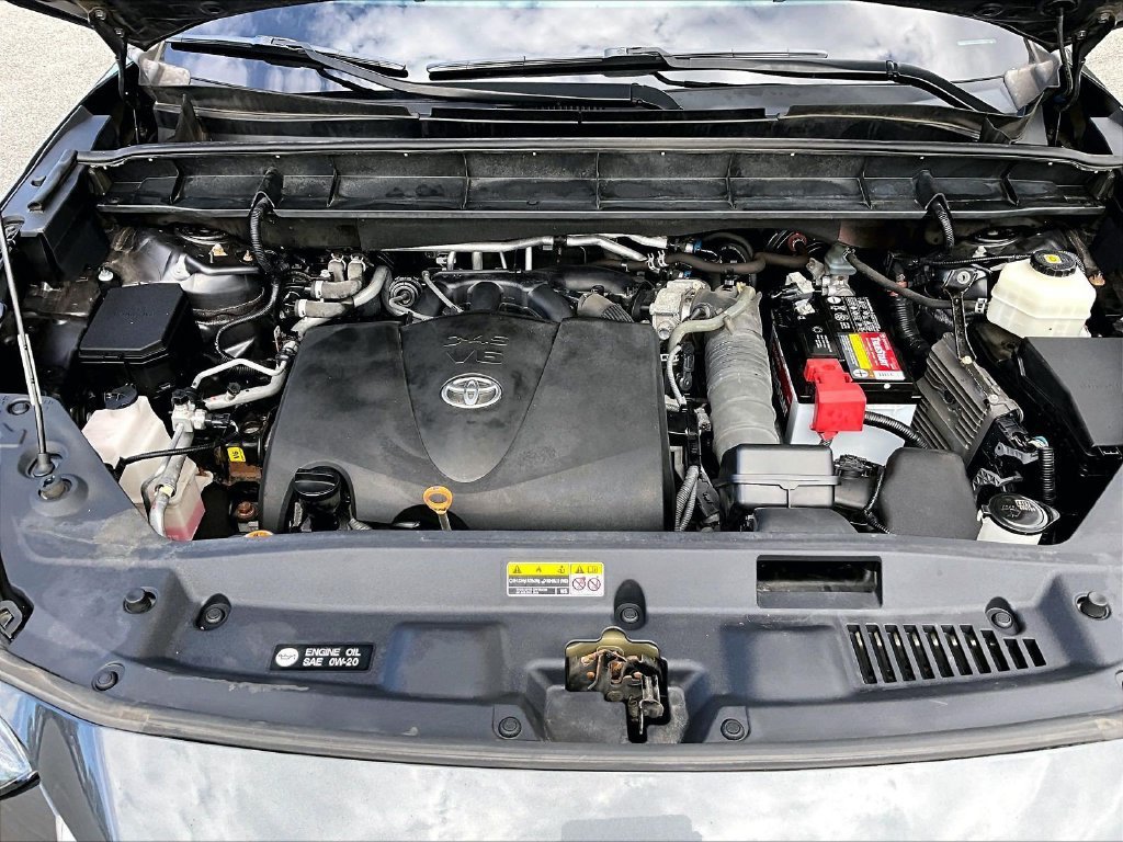 Used 2021 Toyota Highlander LE AWD/4WD image 31