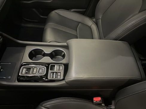 Used 2025 Honda Pilot Touring image 21