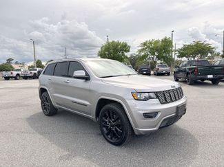 Used 2017 Jeep Grand Cherokee Altitude RWD video 1