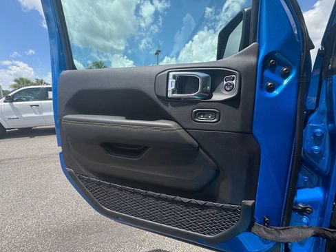 New 2025 Jeep Gladiator Sport image 14