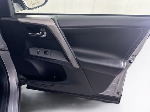 Used 2018 Toyota RAV4 XLE image 31