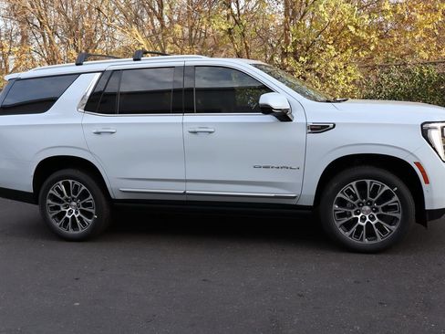 New 2026 GMC Yukon Denali w/ Sun & Power Step Package image 5