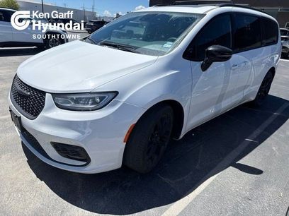 Used 2025 Chrysler Pacifica Limited