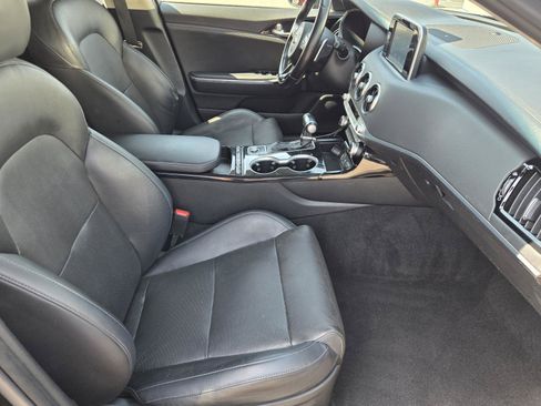 Used 2019 Kia Stinger RWD image 32