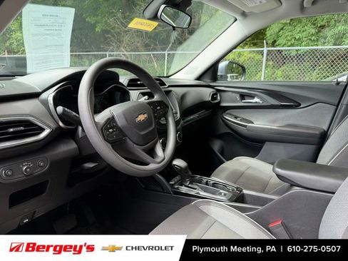 Used 2022 Chevrolet TrailBlazer LT AWD/4WD image 3