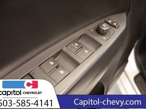 Used 2013 Chevrolet Captiva Sport LTZ FWD image 11
