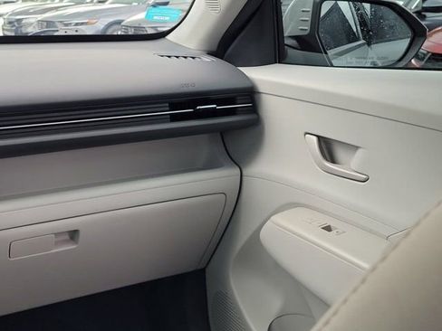 Used 2024 Hyundai Kona SEL FWD image 4