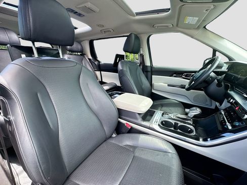 Certified 2024 Kia Carnival SX Prestige FWD image 35