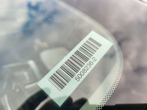 Used 2024 Kia Carnival LX image 10