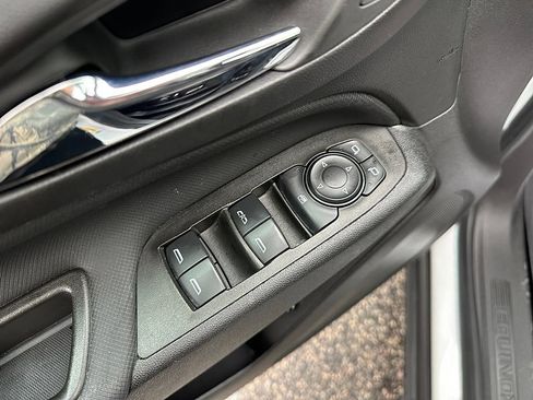 Used 2024 Chevrolet Equinox RS FWD image 19