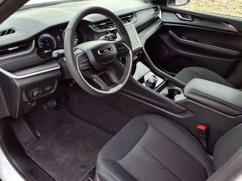 Used 2025 Jeep Grand Cherokee L Laredo w/ Luxury Tech Group I image 6