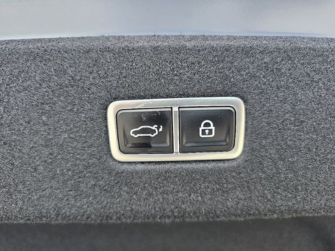 Used 2023 Hyundai Ioniq 6 SEL image 13