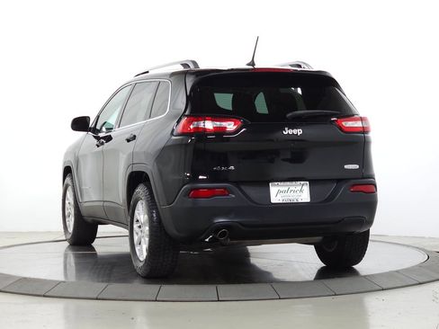 Used 2018 Jeep Cherokee Latitude Plus w/ Cold Weather Group AWD/4WD image 7