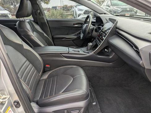 Used 2019 Toyota Avalon XSE image 31