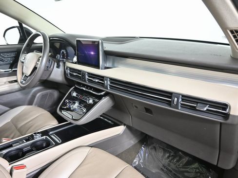 Used 2021 Lincoln Corsair Standard w/ Premium Package image 14