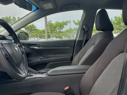Used 2018 Toyota Camry LE FWD image 11