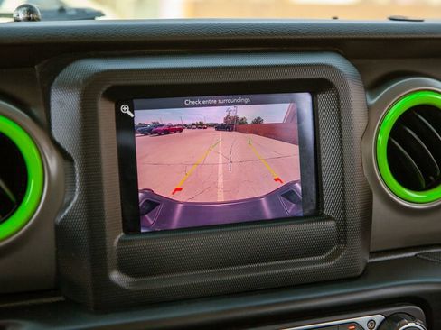Used 2022 Jeep Gladiator Sport AWD/4WD image 16