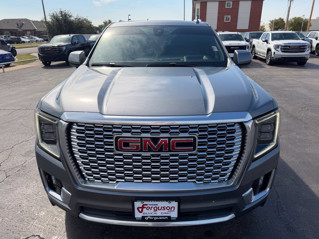 Used 2021 GMC Yukon XL Denali w/ Denali Premium Package AWD/4WD image 9