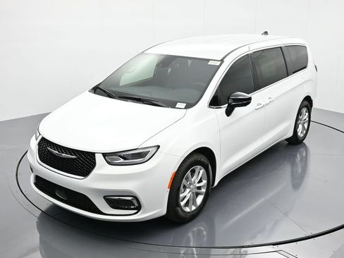 New 2026 Chrysler Pacifica Select image 27