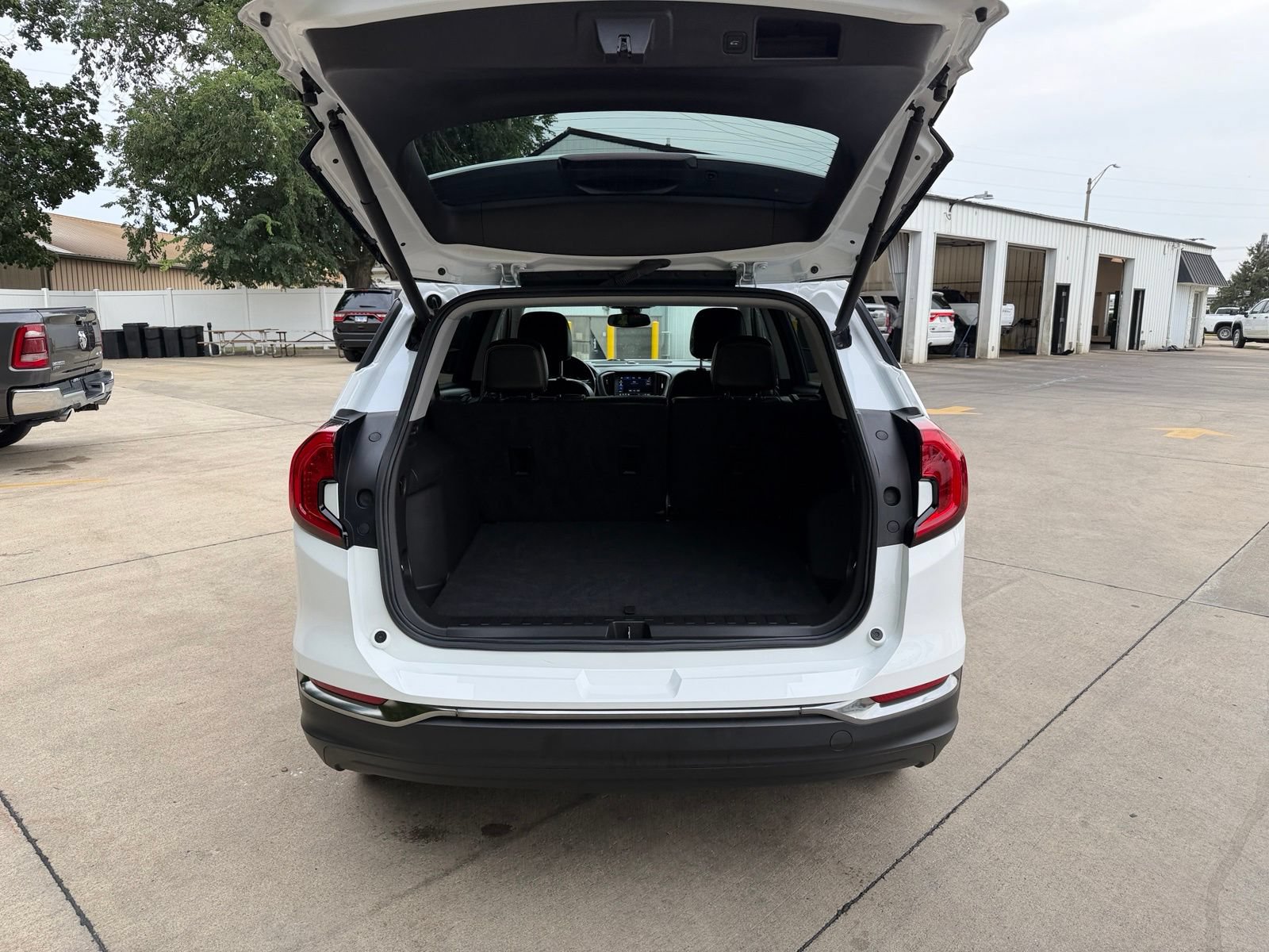 Used 2022 GMC Terrain AT4 AWD/4WD image 33