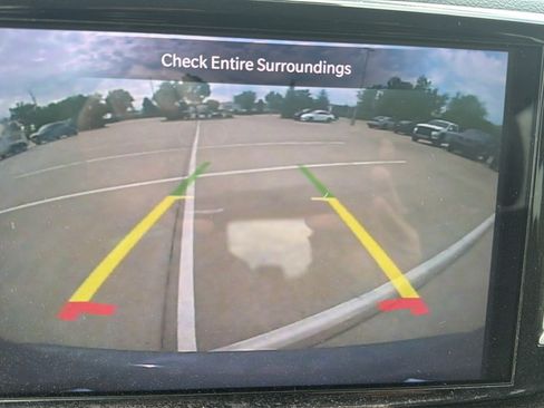 Used 2022 Chrysler Pacifica Touring-L FWD image 19