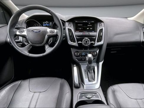 Used 2012 Ford Focus Titanium FWD image 7