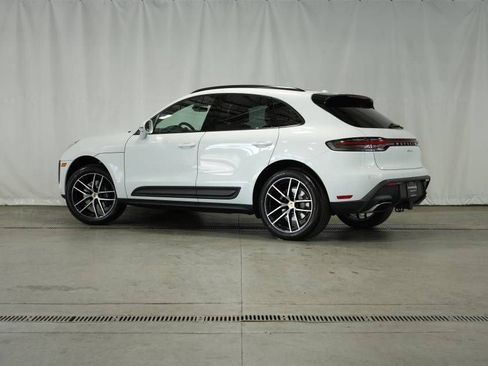Certified 2025 Porsche Macan AWD/4WD image 3