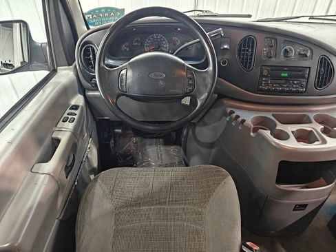 Used 2001 Ford E-350 and Econoline 350 XLT image 4
