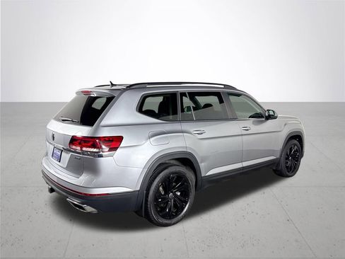 Certified 2023 Volkswagen Atlas SE w/ Black Wheel Package image 6