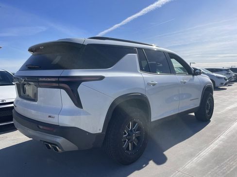 Used 2024 Chevrolet Traverse Z71 w/ Enhanced Driving Package image 2