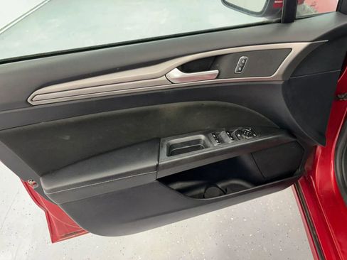 Used 2020 Ford Fusion SE FWD image 17
