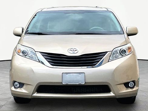Used 2012 Toyota Sienna LE w/ Towing Pkg FWD image 4