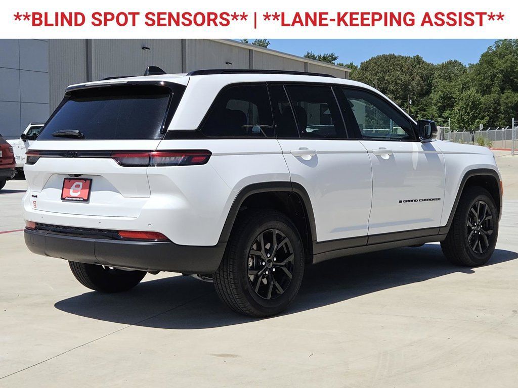 Used 2025 Jeep Grand Cherokee Altitude AWD/4WD image 8