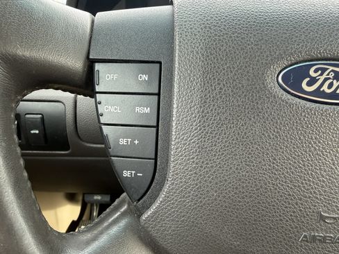 Used 2008 Ford Taurus SEL image 26