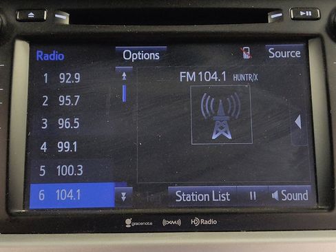 Used 2019 Toyota Highlander XLE image 25