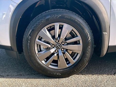 New 2025 Nissan Pathfinder SV image 8