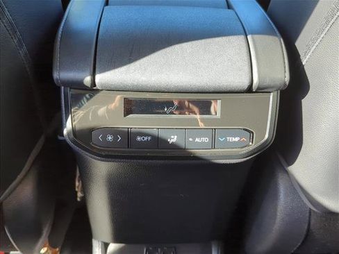 Used 2020 Toyota Highlander XLE image 26