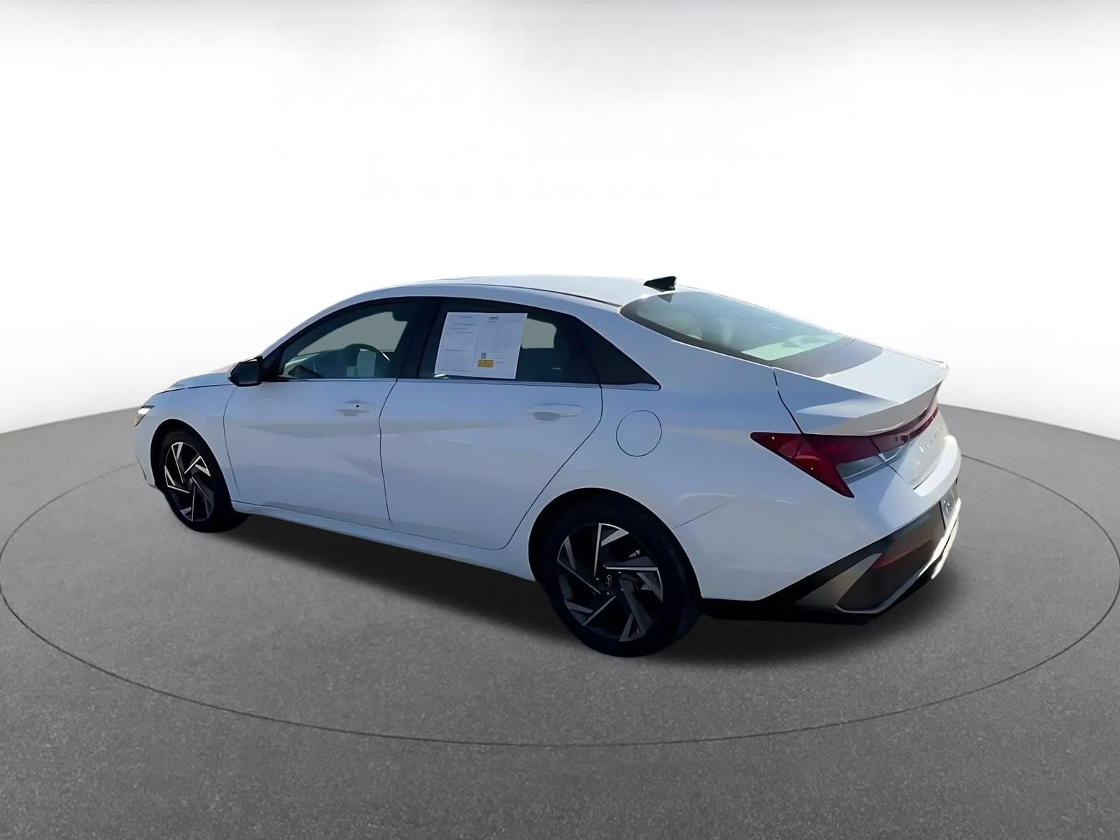 Used 2025 Hyundai Elantra SEL FWD image 9