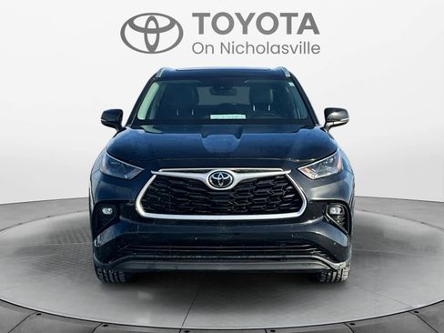Used 2022 Toyota Highlander XLE image 9