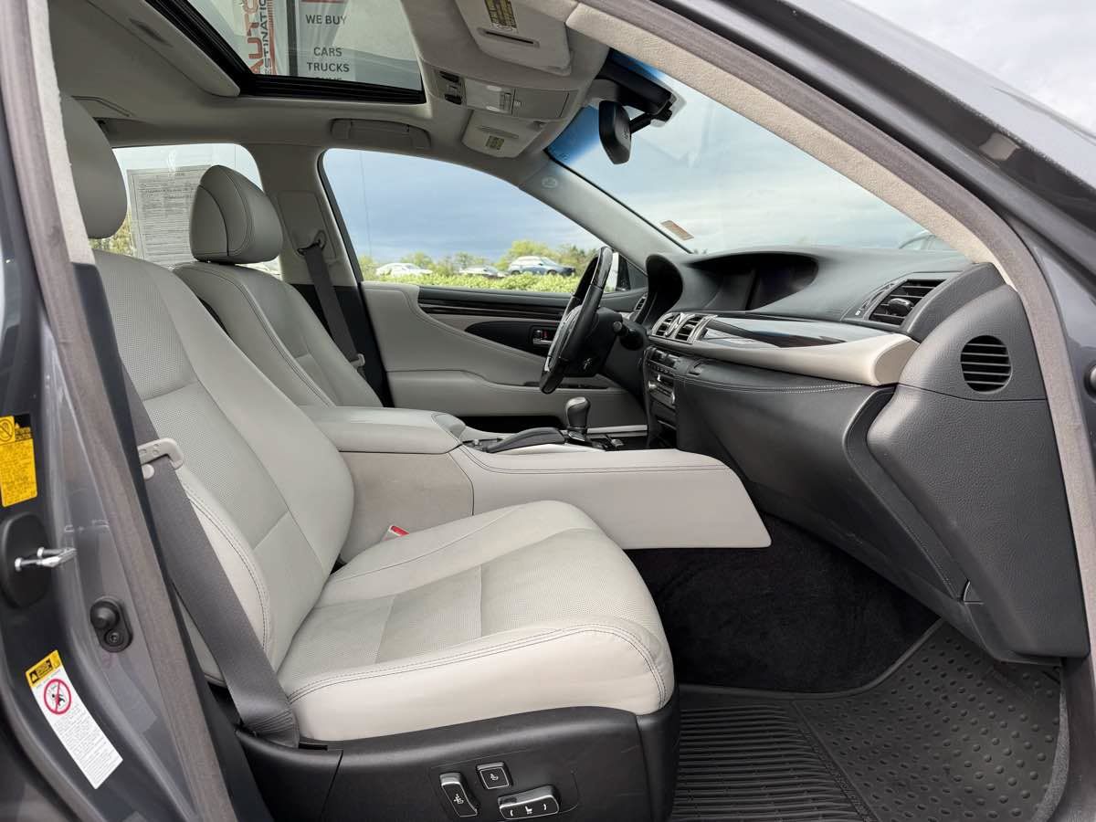 Used 2014 Lexus LS 460 w/ Comfort Package RWD image 15