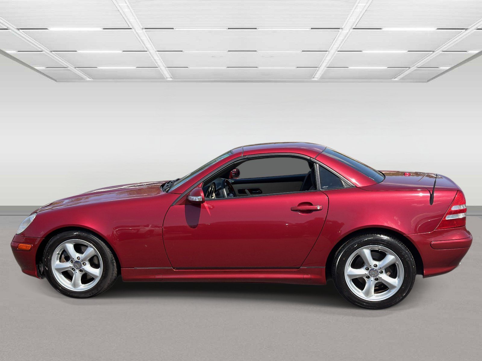 Used 2002 Mercedes-Benz SLK 320 image 2