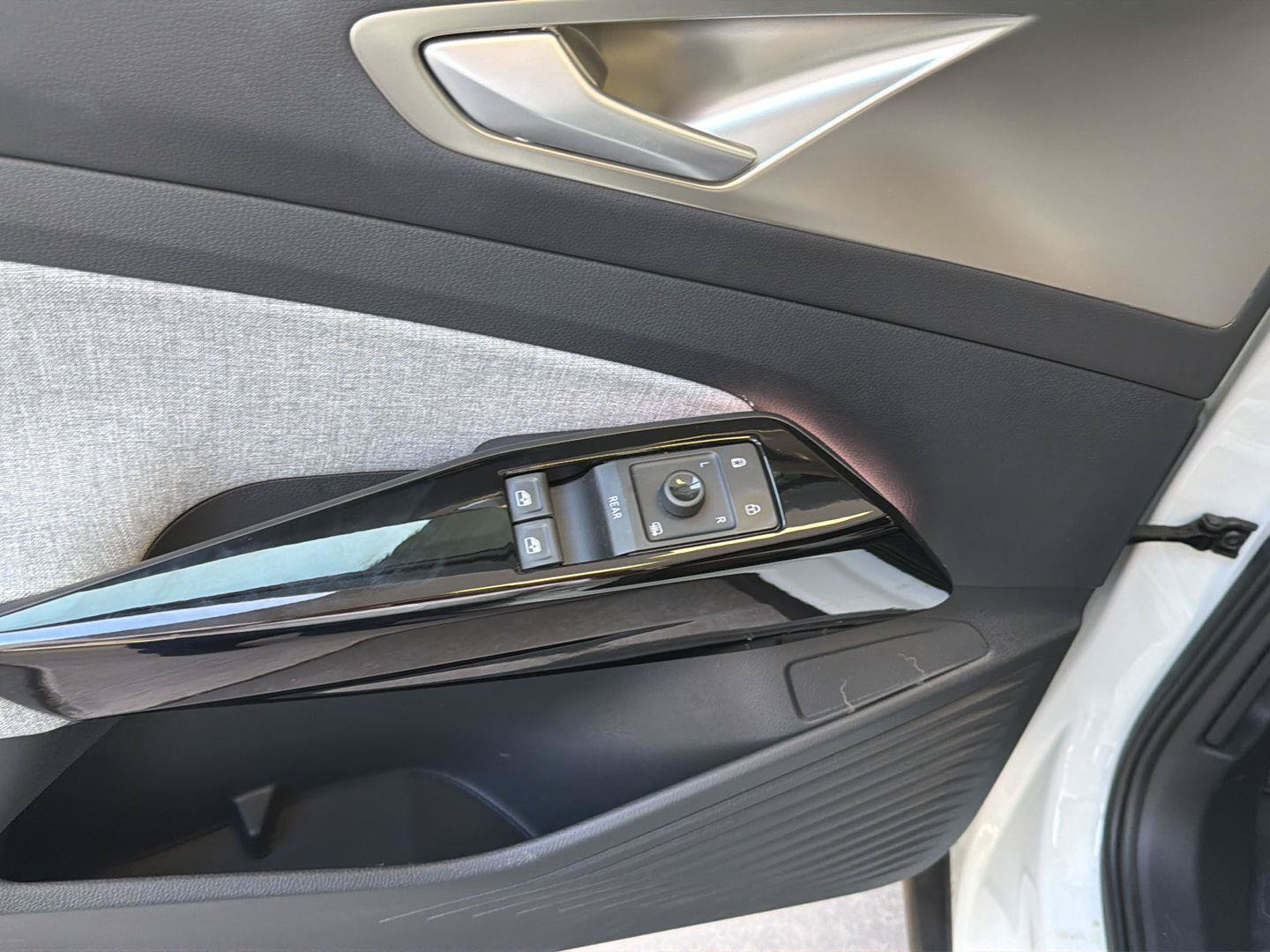 Certified 2023 Volkswagen ID.4 Pro RWD image 18