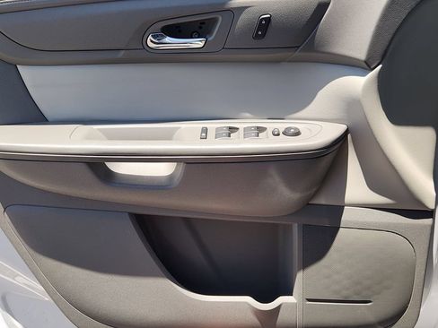 Used 2016 GMC Acadia SLE FWD image 21